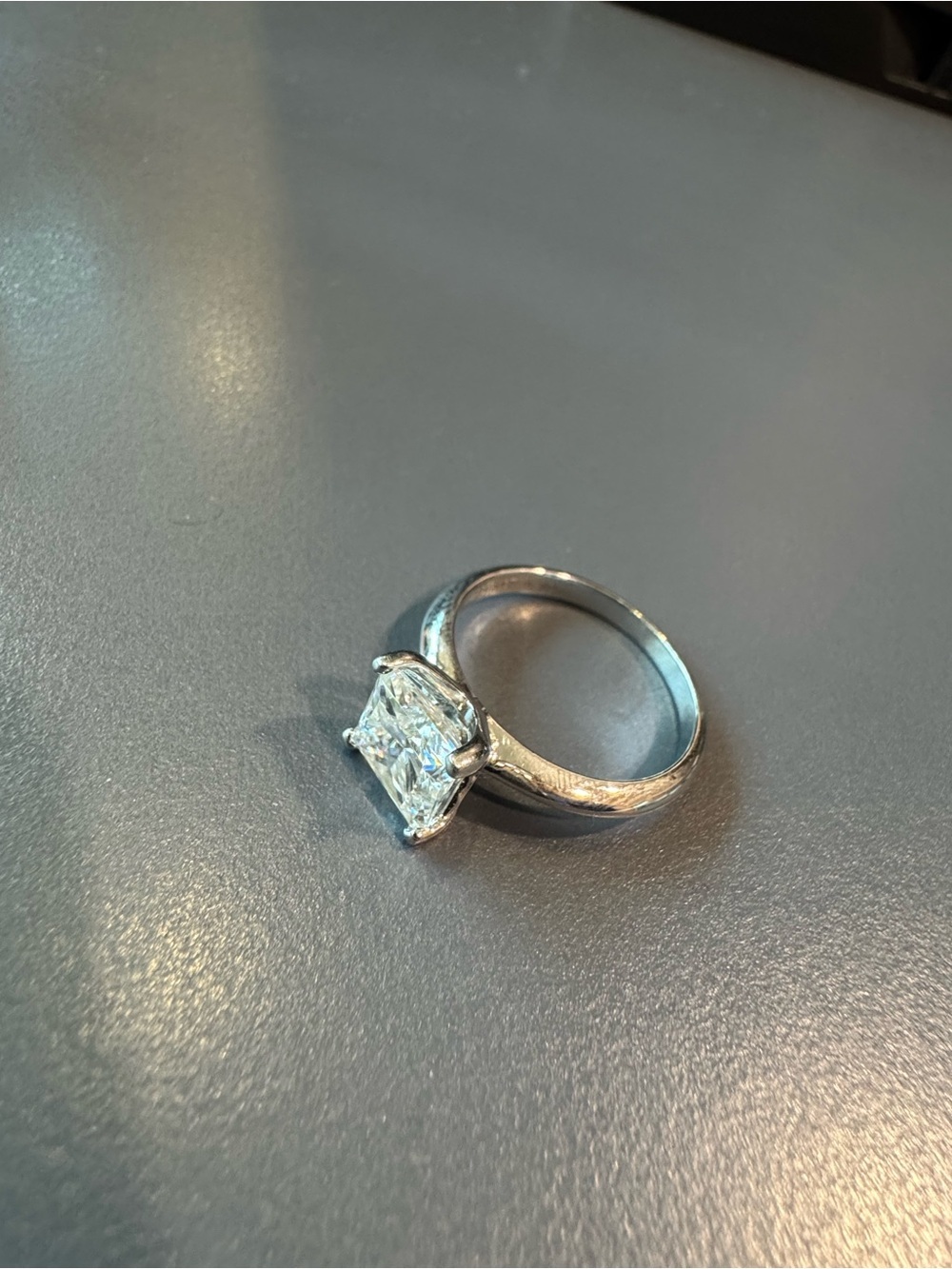 Elegant 3 Carat Moissanite S925 Brilliant Cut Statement Ring Size 8 - Picture 12 of 13